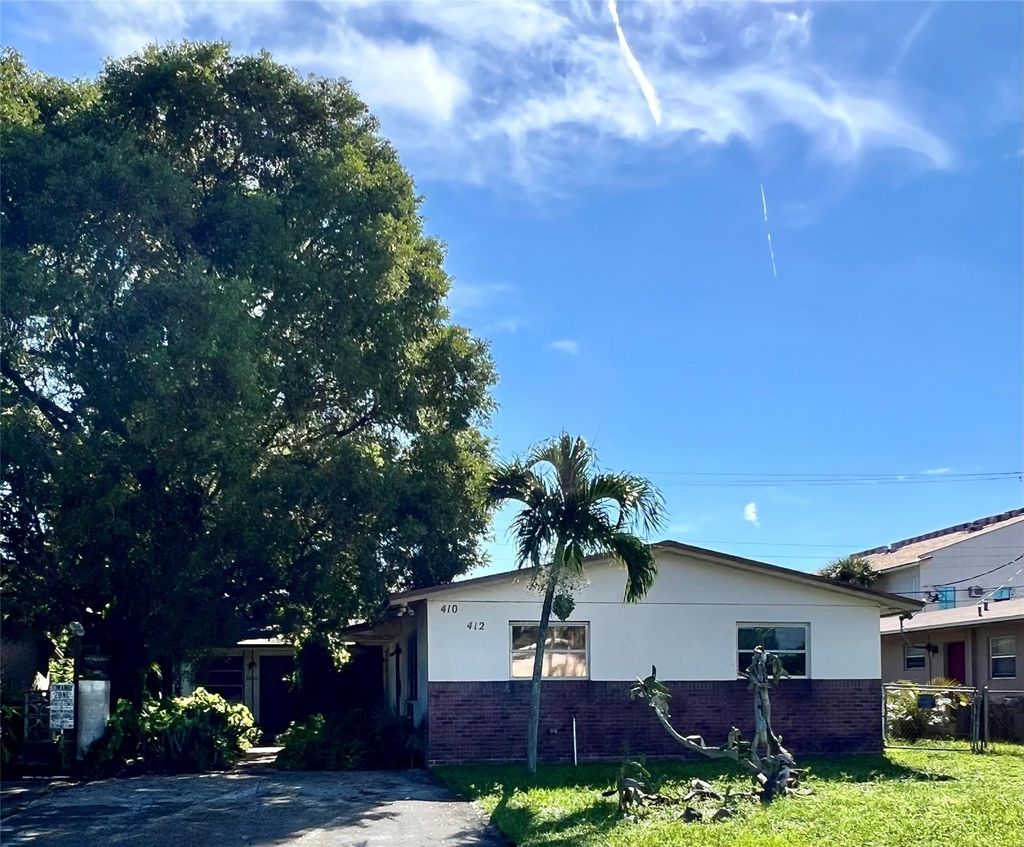 Photo of 410 SW 27th Terrace, Fort Lauderdale, FL 33312 (MLS # F10461918)