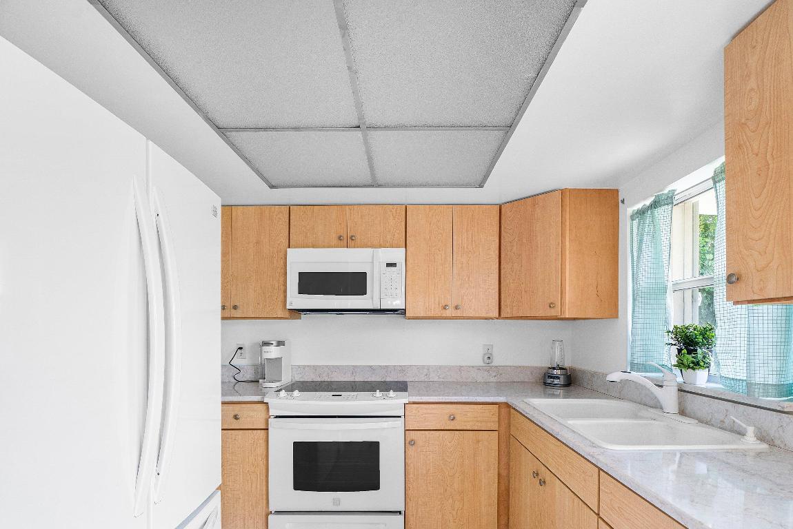 PALM BEACH CABANA COLONY EAST - Residential