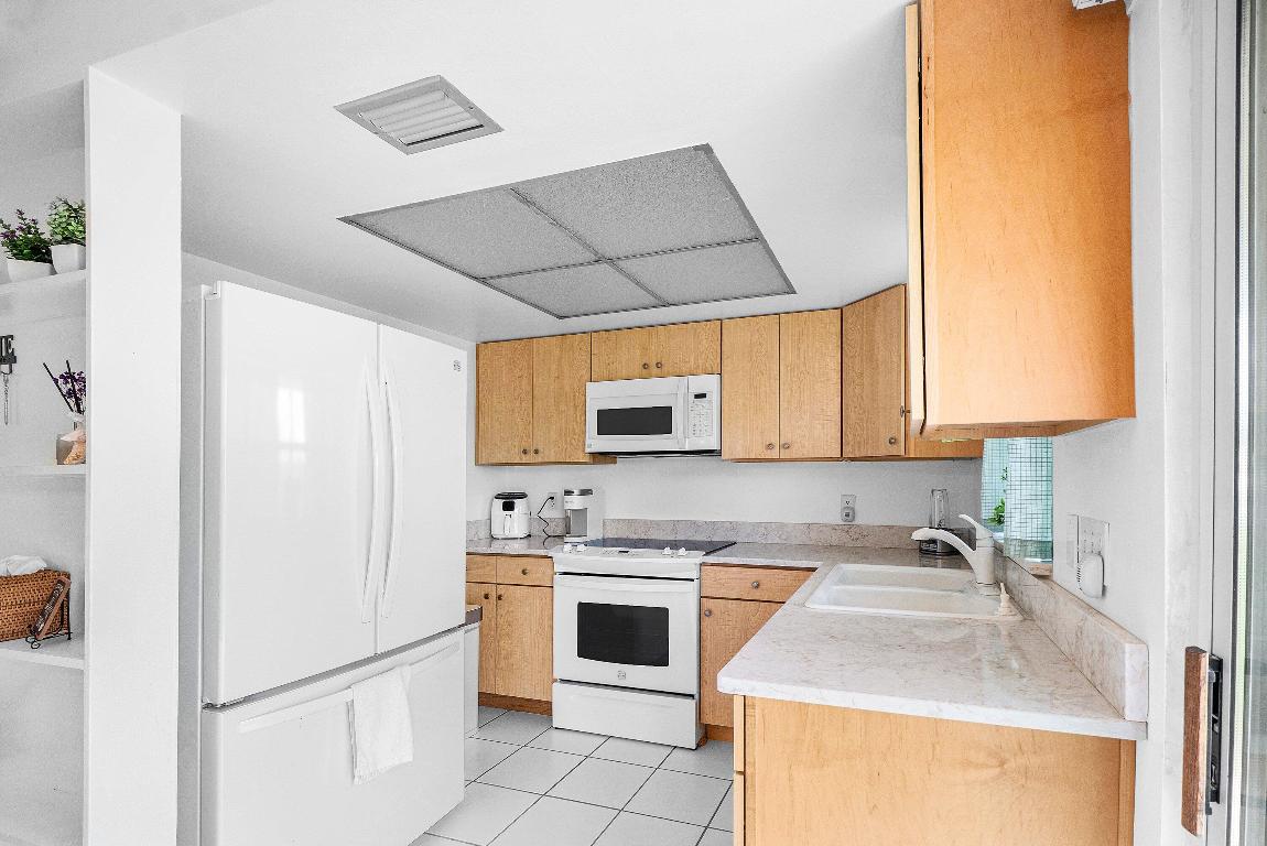 PALM BEACH CABANA COLONY EAST - Residential