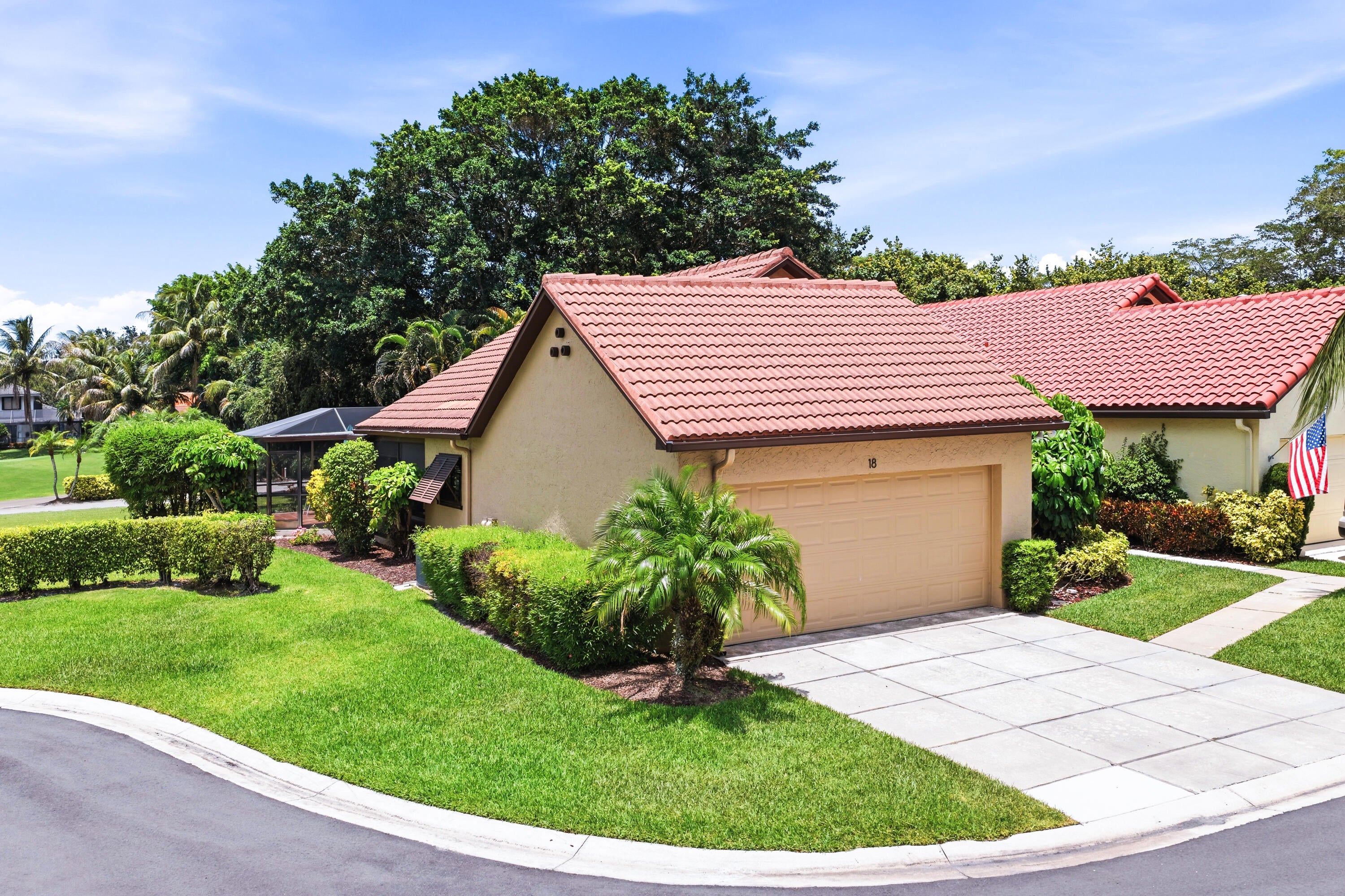 18 Ironwood Way N, Palm Beach Gardens FL 33418