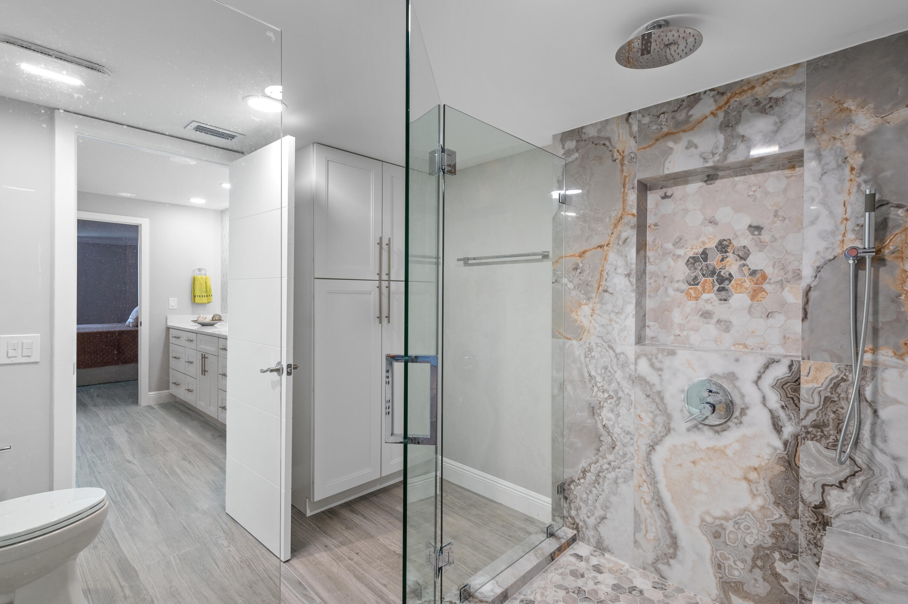 AMERICAS ON THE PARK CONDO - Residential