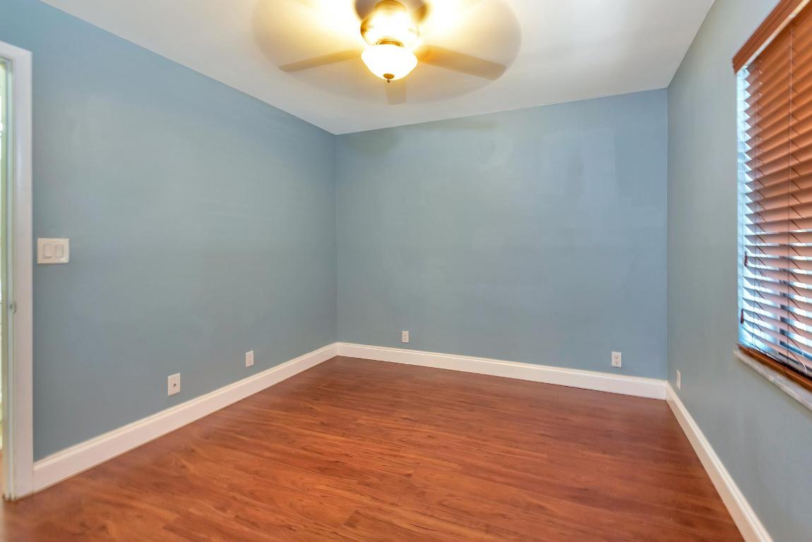 COUNTRY LAKE - Residential Lease