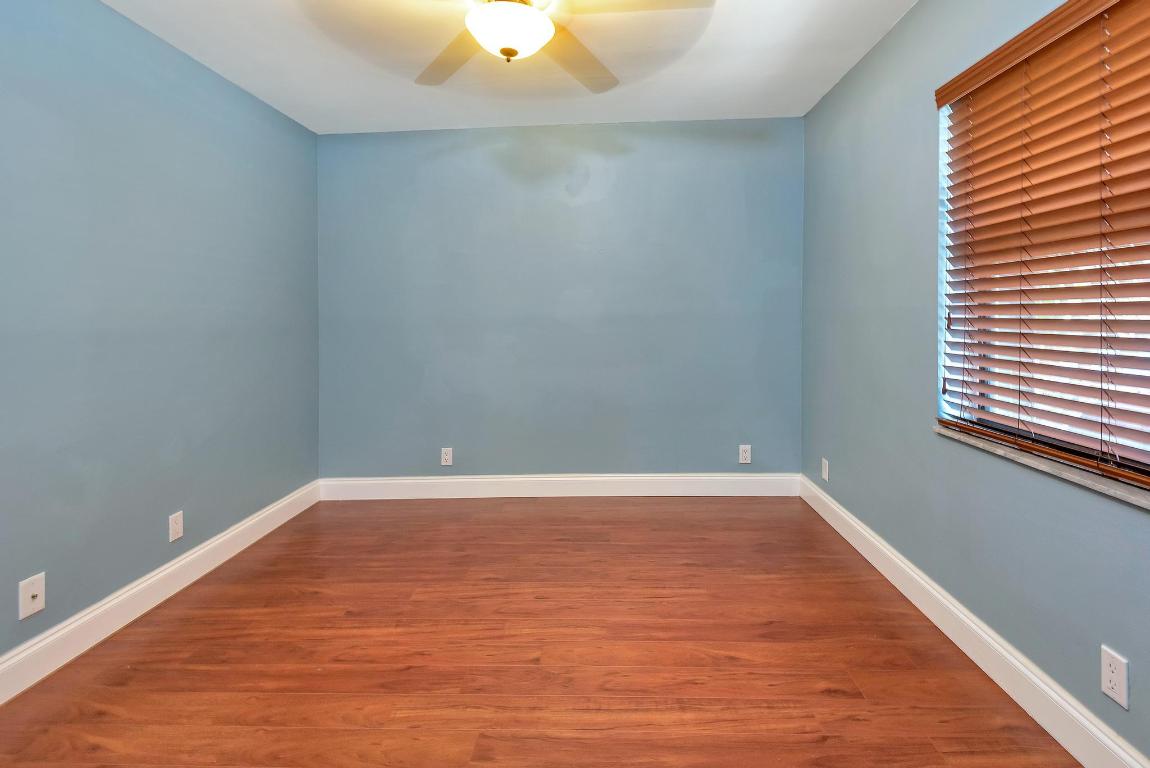 COUNTRY LAKE - Residential Lease