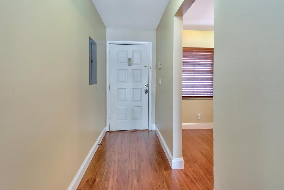 COUNTRY LAKE - Residential Lease