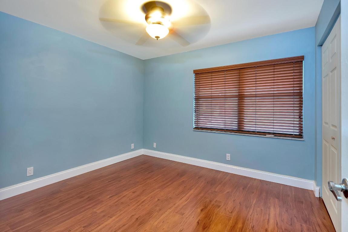 COUNTRY LAKE - Residential Lease