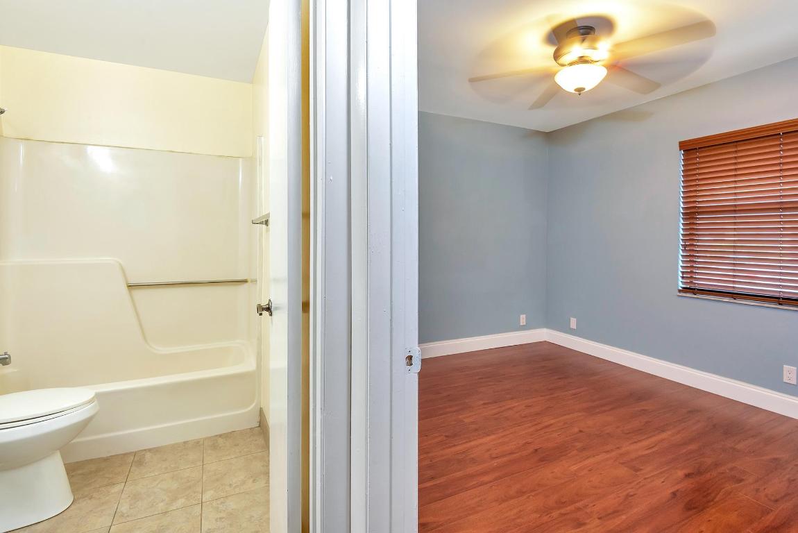 COUNTRY LAKE - Residential Lease