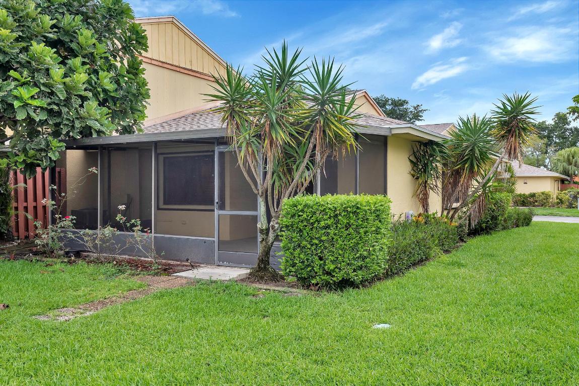 COUNTRY LAKE - Residential Lease