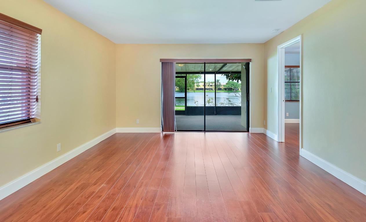 COUNTRY LAKE - Residential Lease