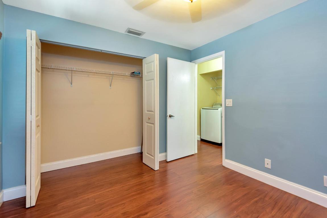 COUNTRY LAKE - Residential Lease