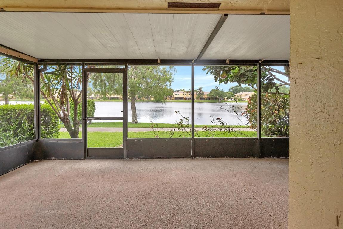 COUNTRY LAKE - Residential Lease