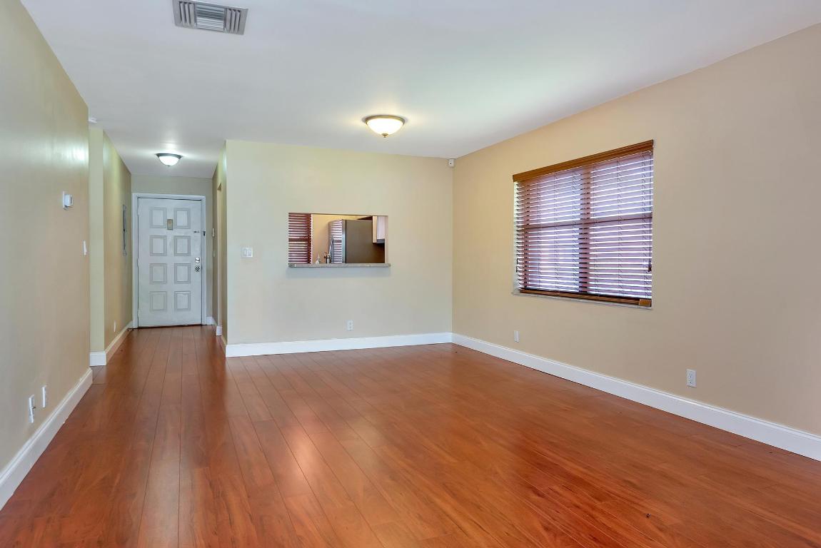 COUNTRY LAKE - Residential Lease