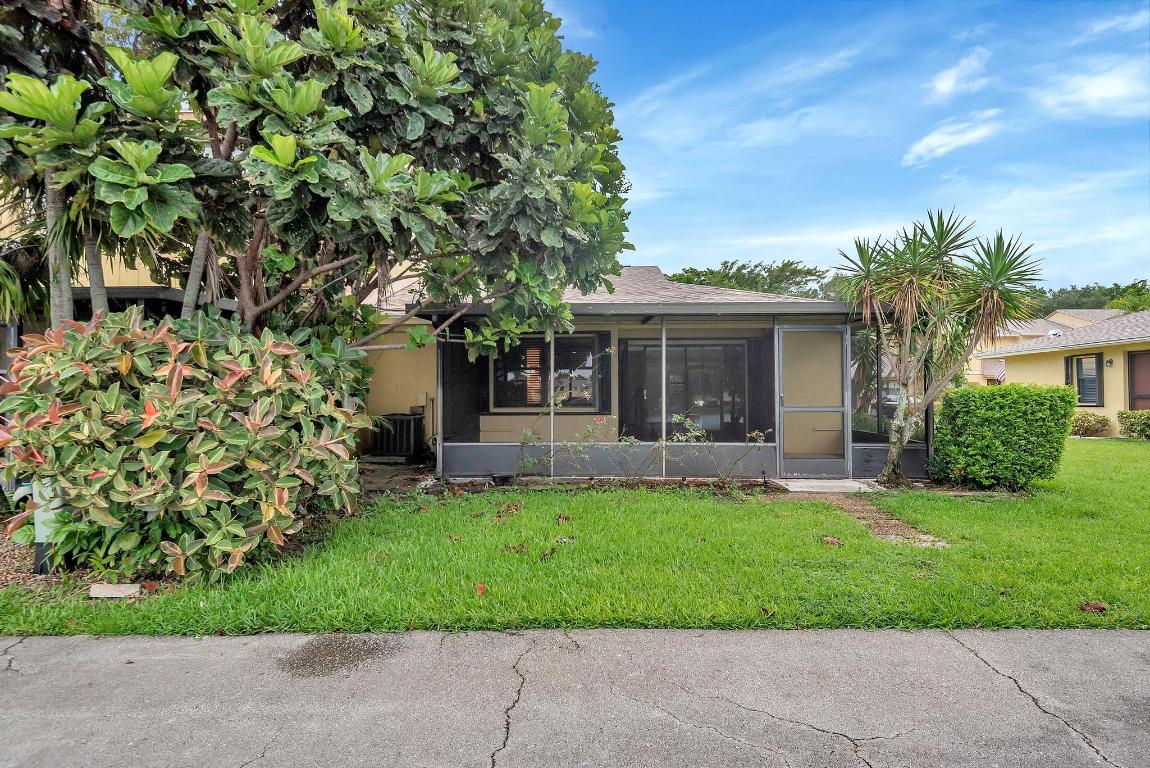 COUNTRY LAKE - Residential Lease