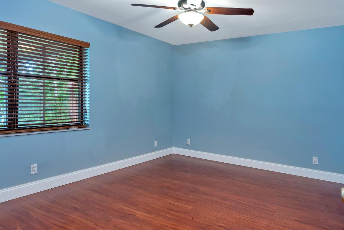 COUNTRY LAKE - Residential Lease