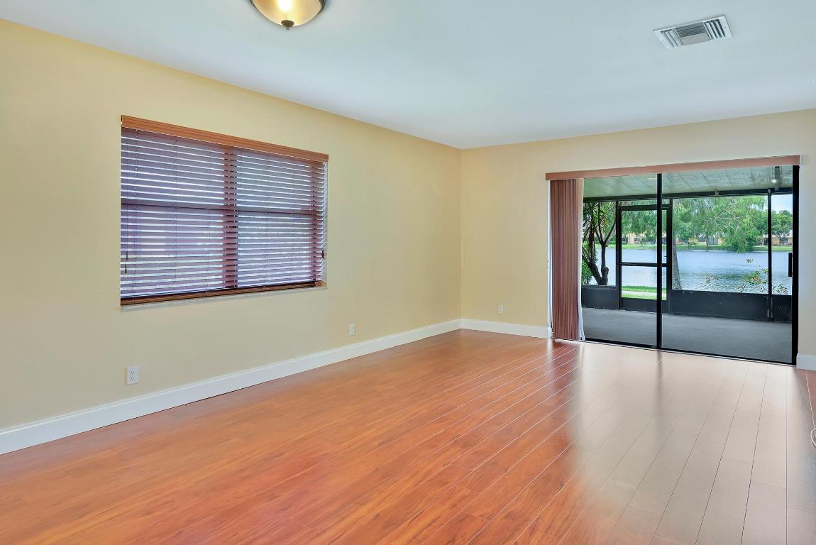 COUNTRY LAKE - Residential Lease