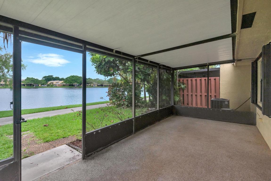 COUNTRY LAKE - Residential Lease