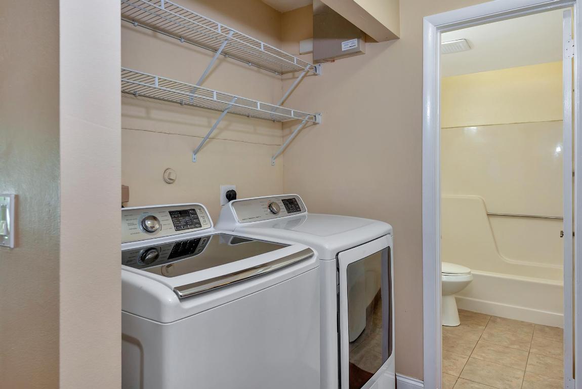 COUNTRY LAKE - Residential Lease