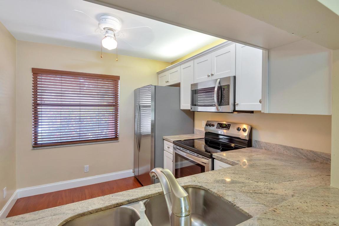 COUNTRY LAKE - Residential Lease