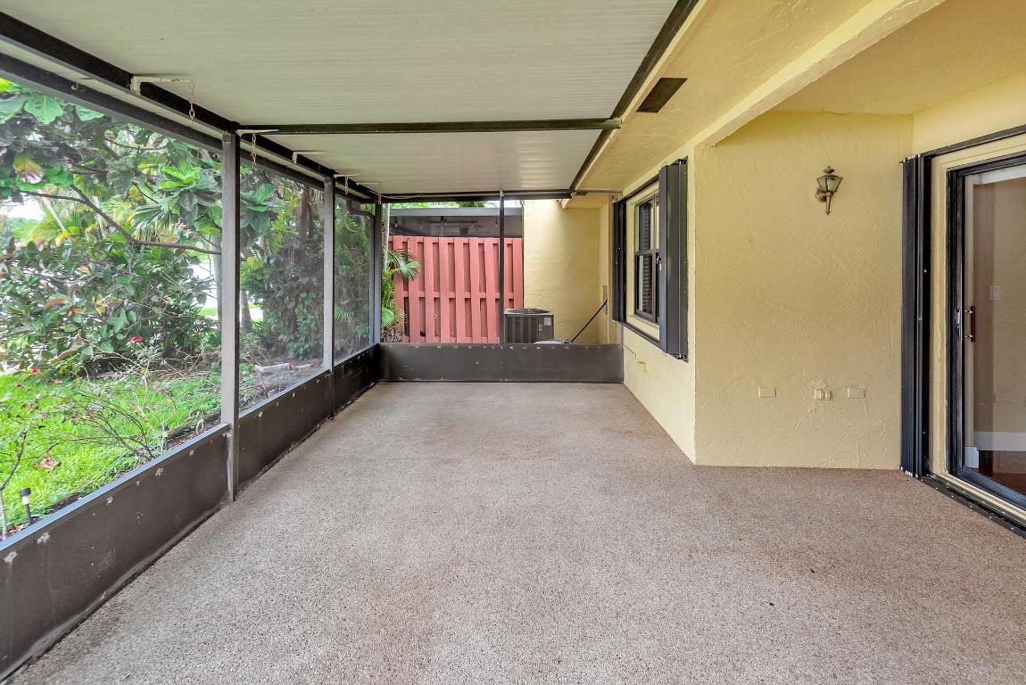 COUNTRY LAKE - Residential Lease