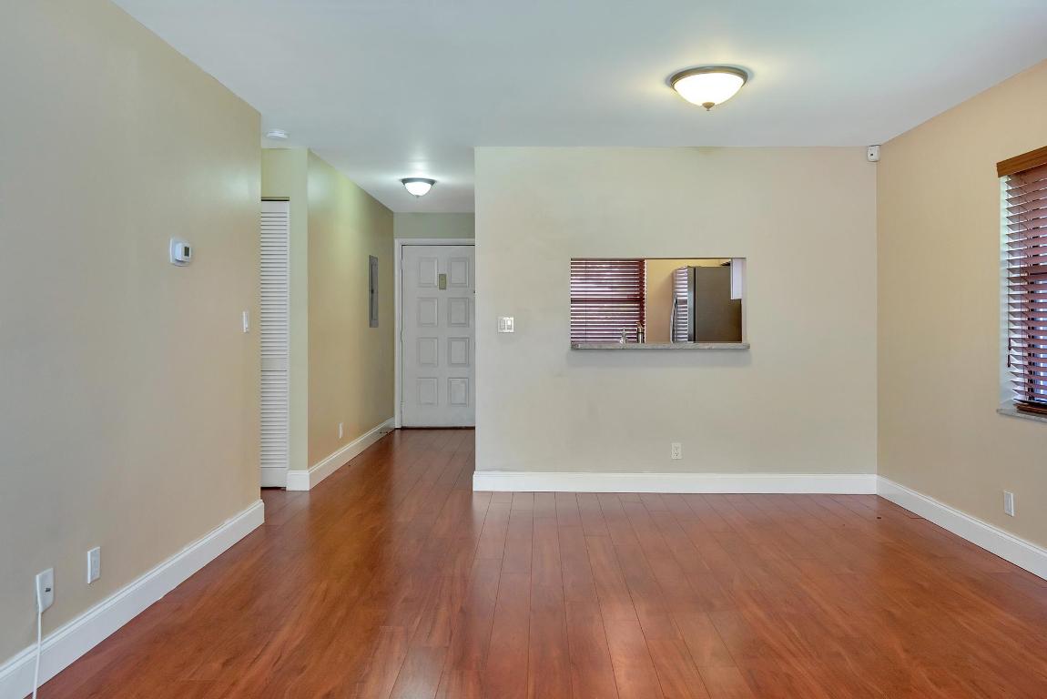 COUNTRY LAKE - Residential Lease