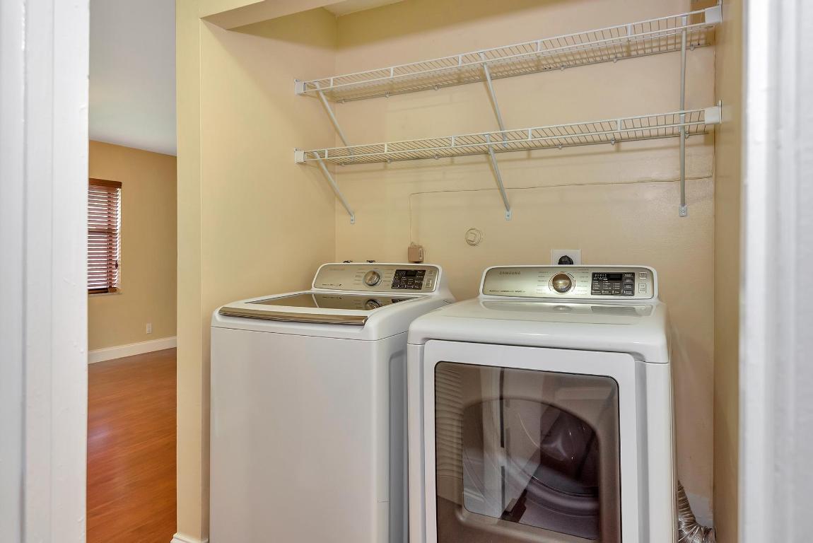 COUNTRY LAKE - Residential Lease