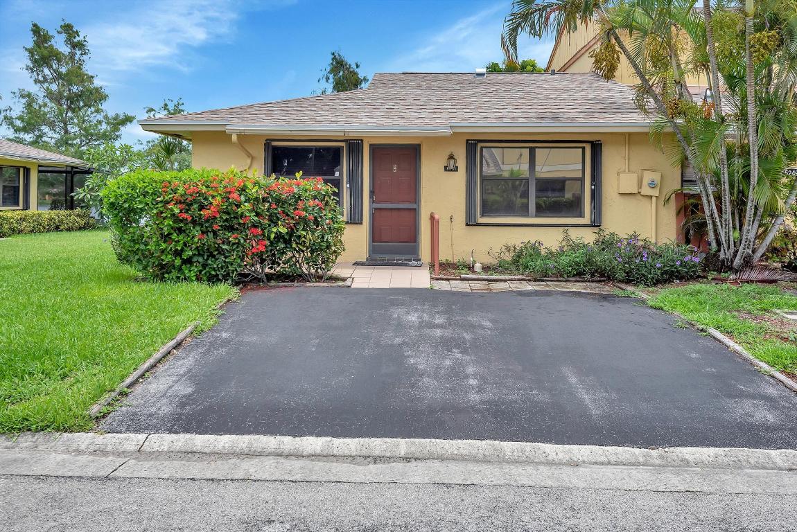 COUNTRY LAKE - Residential Lease