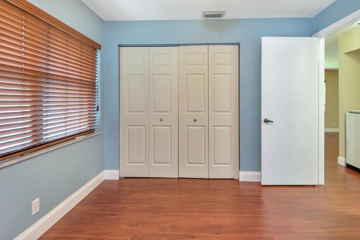 COUNTRY LAKE - Residential Lease