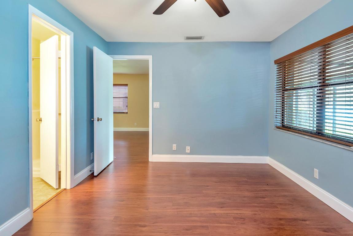 COUNTRY LAKE - Residential Lease