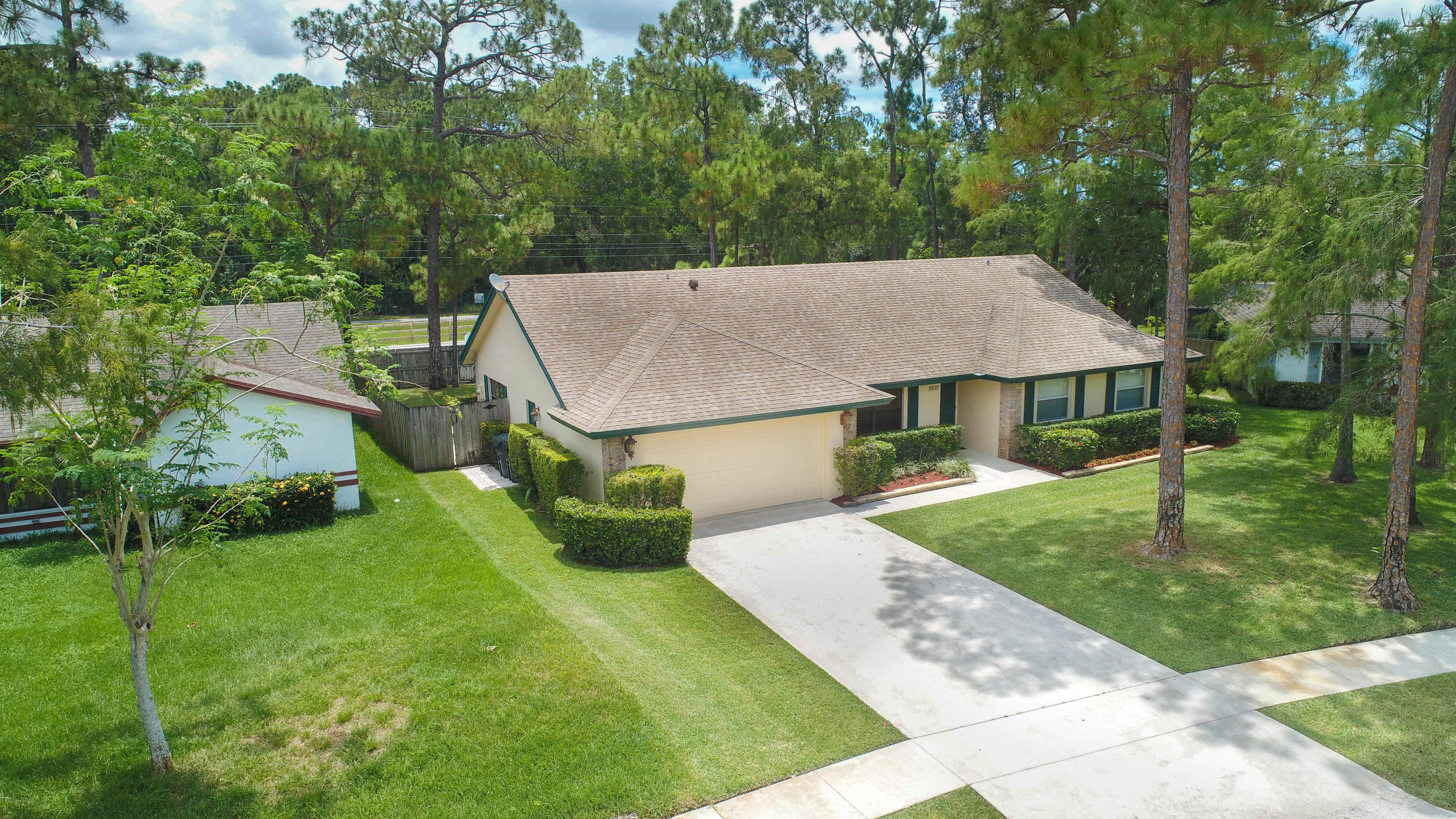 SUGAR POND MANOR OF WELLINGTON - Residential