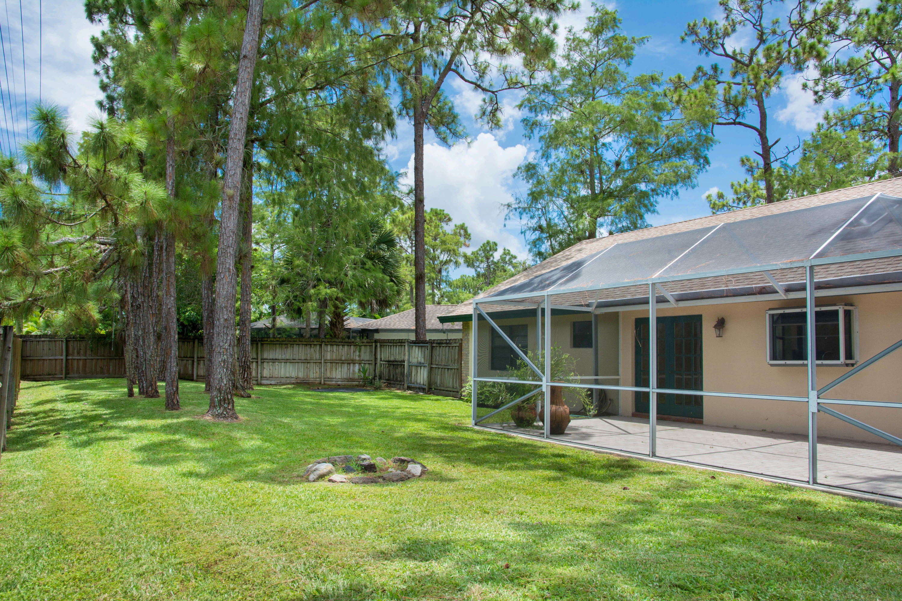 SUGAR POND MANOR OF WELLINGTON - Residential