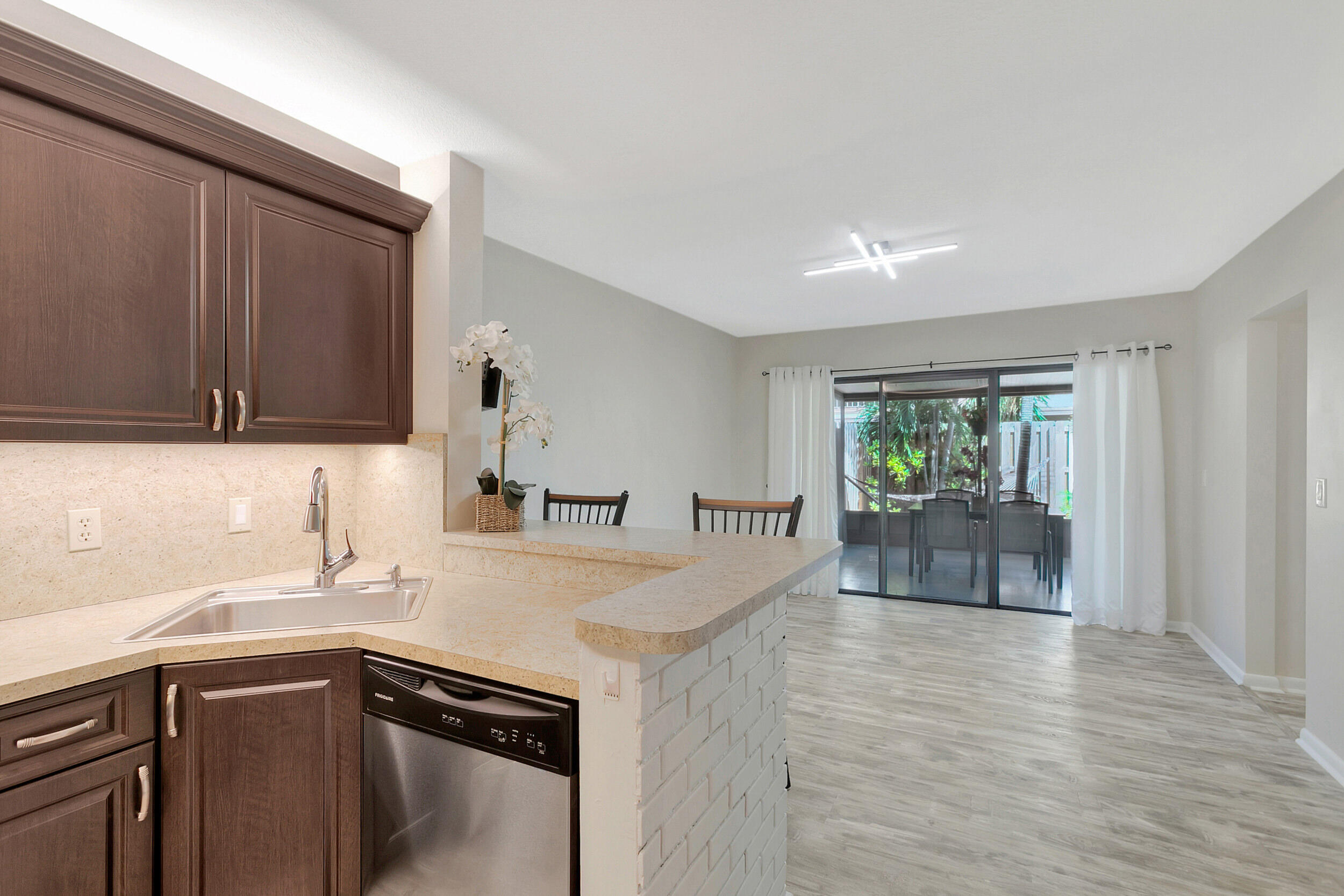 CEDAR GARDENS TOWNHOUSES - Residential Lease