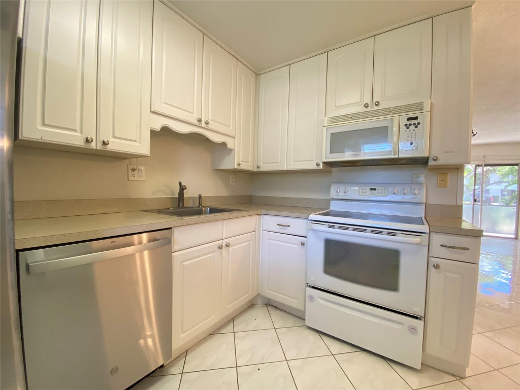 The Gardens North One Con - Residential Lease