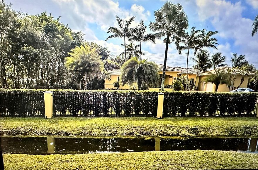 ***INCREDIBLE GATED ESTATE ON 2 ACRES COMPLETELY UPDATED! FEATURING 5 BEDROOMS,/4.5 BATHROOMS, OFFICE, UPGRADED TOP OF THE LINE KITCHEN WITH VIKING APPLIANCES, 3 CAR GARAGE AND A BONUS BUILDING WHICH INCLUDES A FULL BATHROOM CURRENTLY SET UP AS A GYM. REAR BUILDING IS FULLY PERMITTED AND AIR-CONDITIONED. COVERED WALKWAY FOR ACCESS BETWEEN THE BUILDINGS. PROPERTY ALSO FEATURES AN OUTDOOR SUMMER KITCHEN, A BASKETBALL COURT AND AN INCREDIBLE POOL AND SPA WITH A TANNING SHELF. LOCATED IN DESIRABLE SUNSHINE RANCHES ON PRESTIGIOUS LURAY ROAD THIS IS A MUST SEE!!***