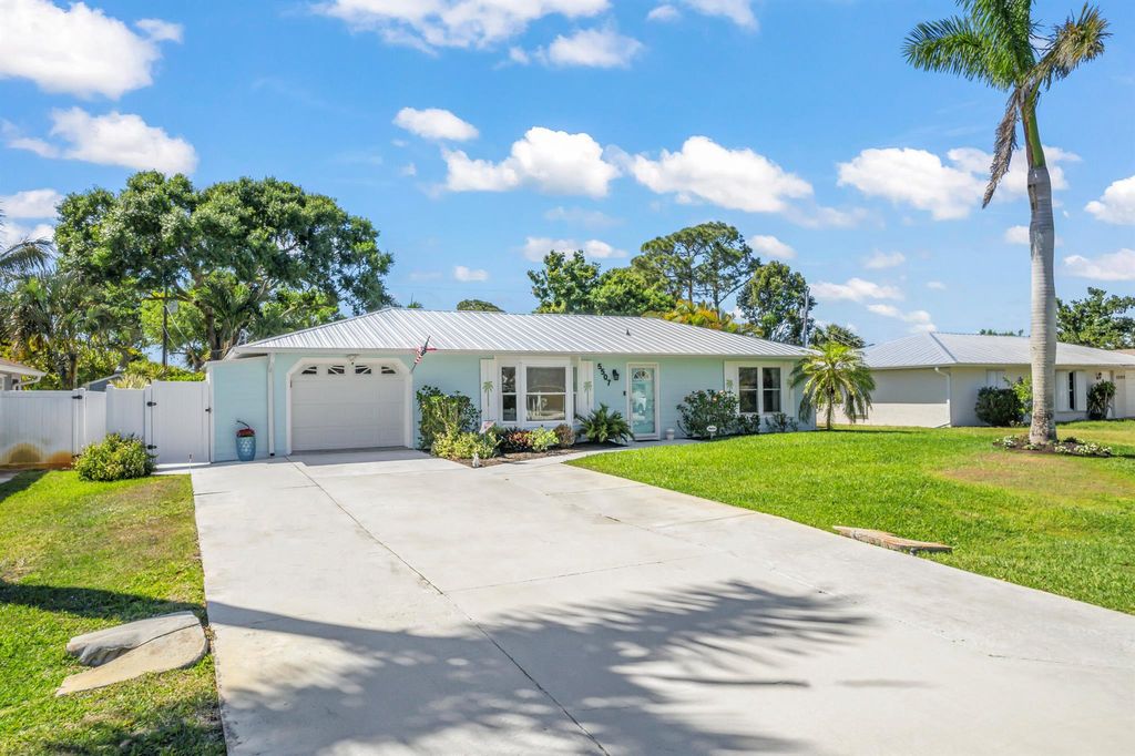 Photo of 5507 Killarney Avenue, Fort Pierce, FL 34951 (MLS # R11082907)