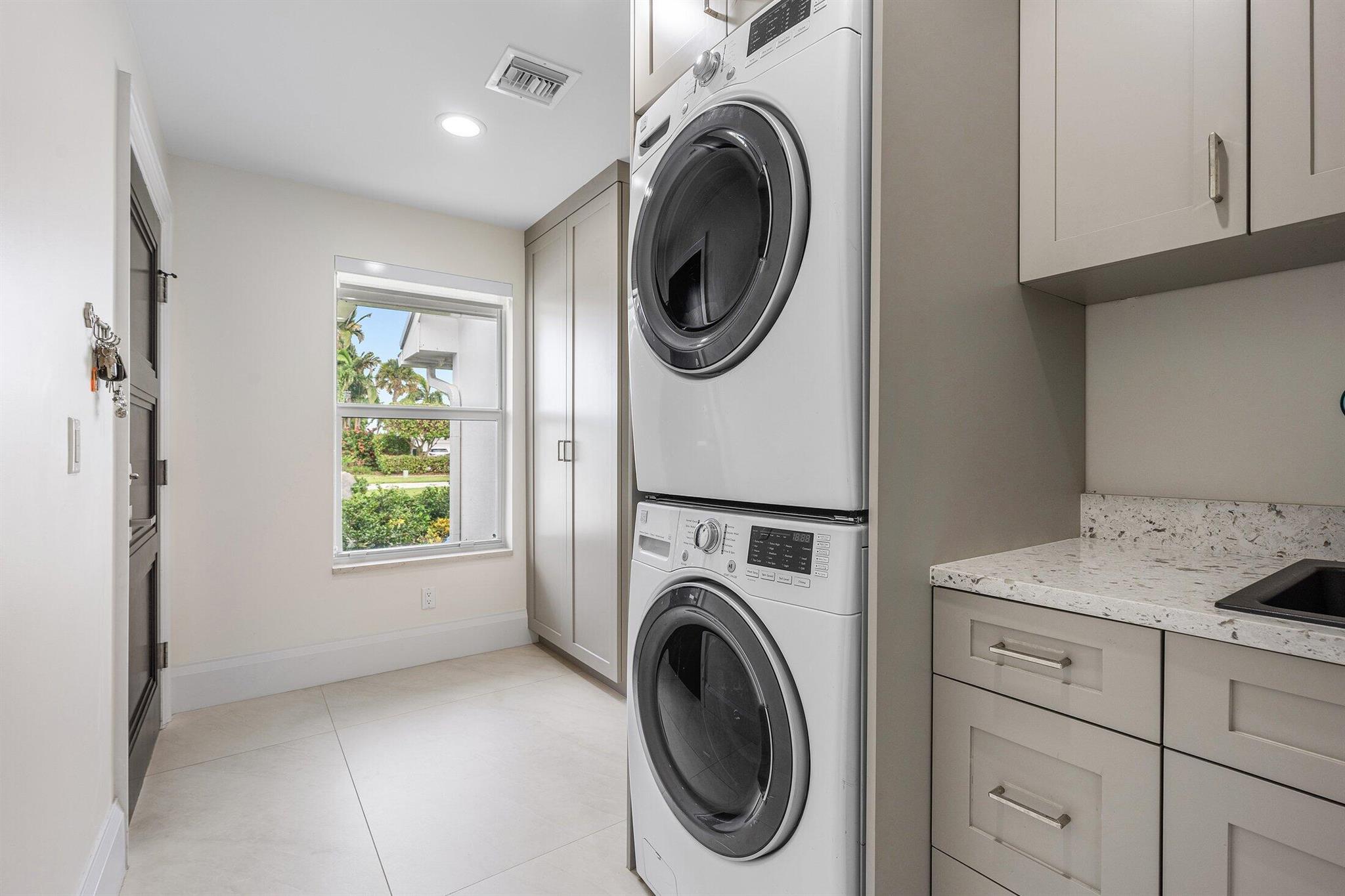 HIDDEN KEY NORTH - Residential