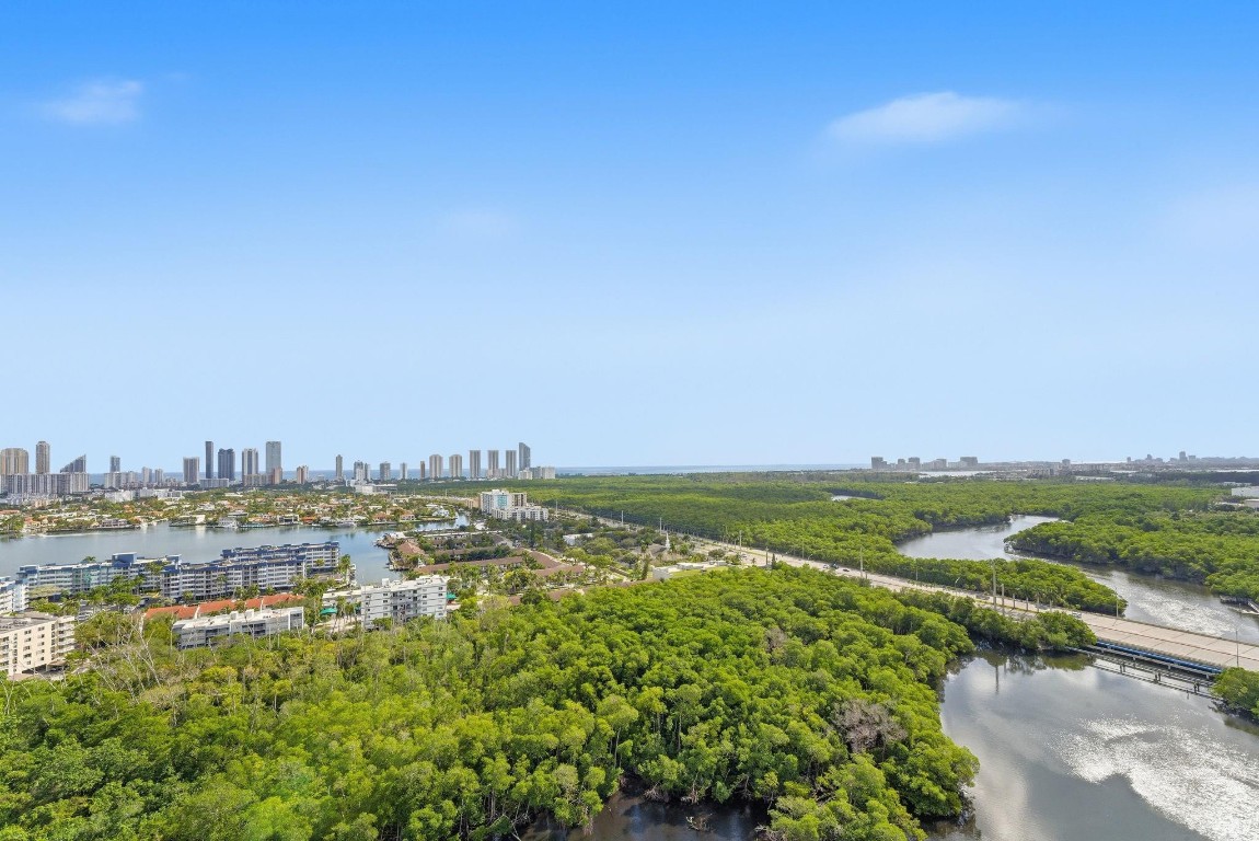 The Harbour Miami - Residential