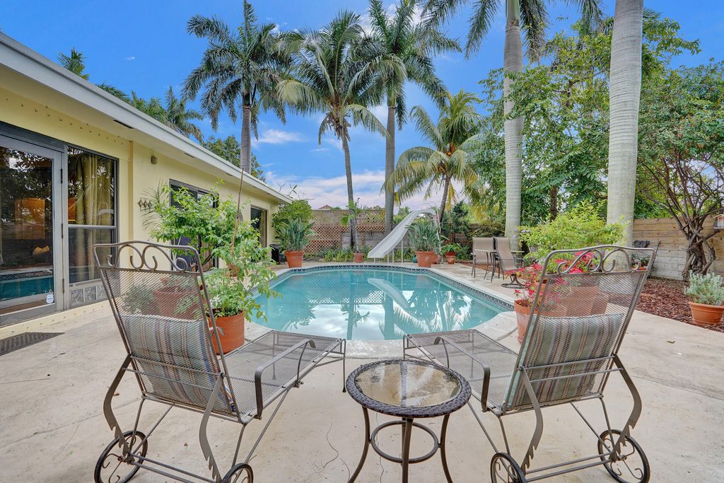 Photo of 420 NE 36th Street, Boca Raton, FL 33431 (MLS # B26025507)