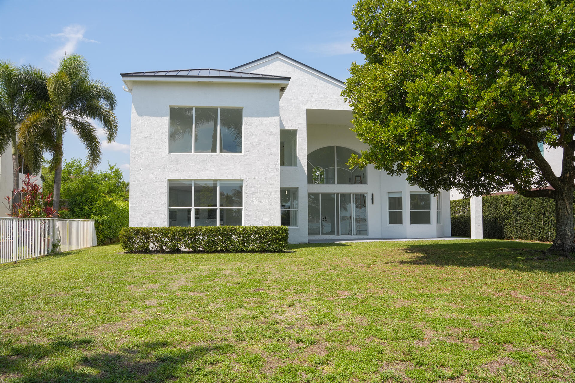 SUNSET LAKES PLAT THREE - Residential