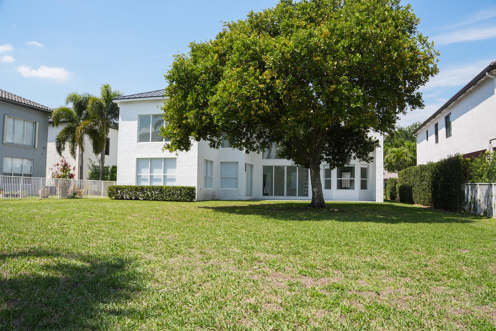 SUNSET LAKES PLAT THREE - Residential