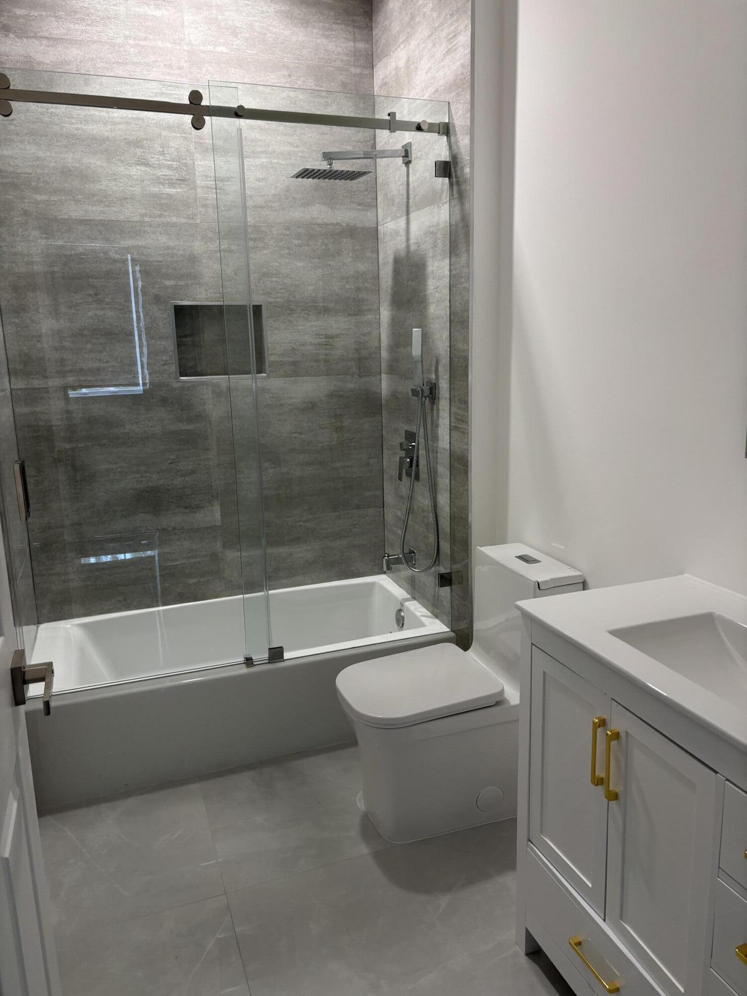 SUNSET LAKES PLAT THREE - Residential