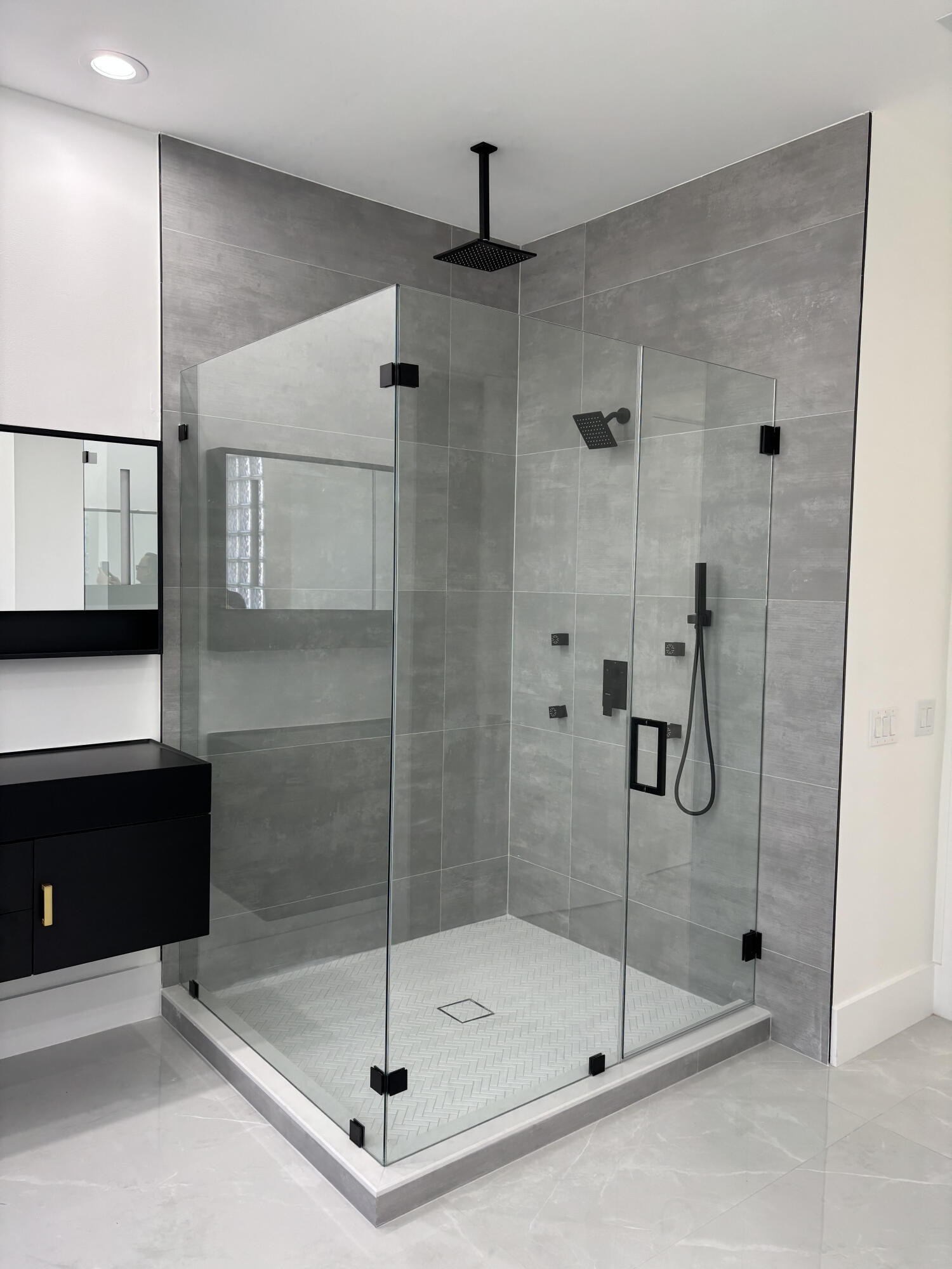 SUNSET LAKES PLAT THREE - Residential