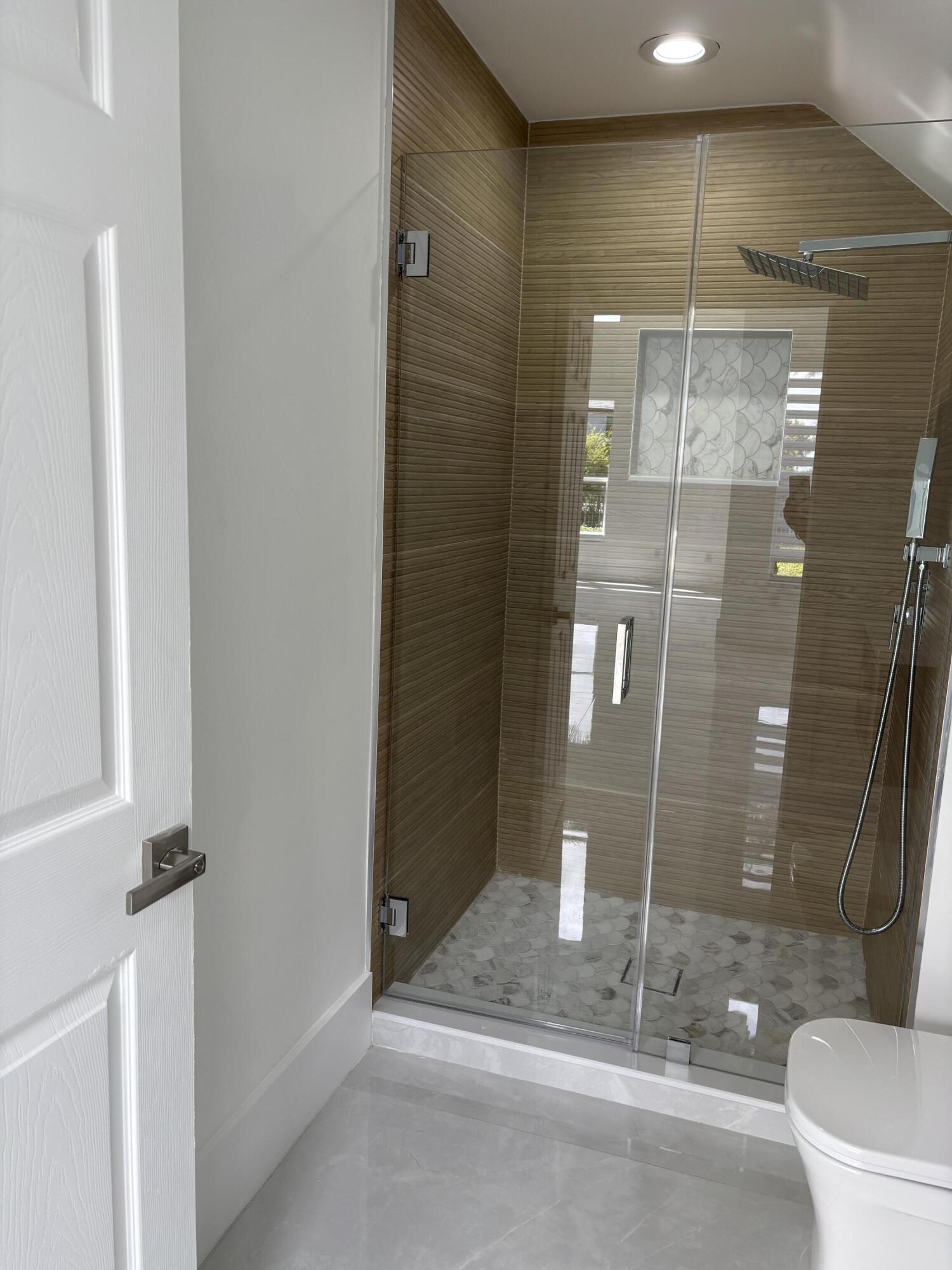 SUNSET LAKES PLAT THREE - Residential