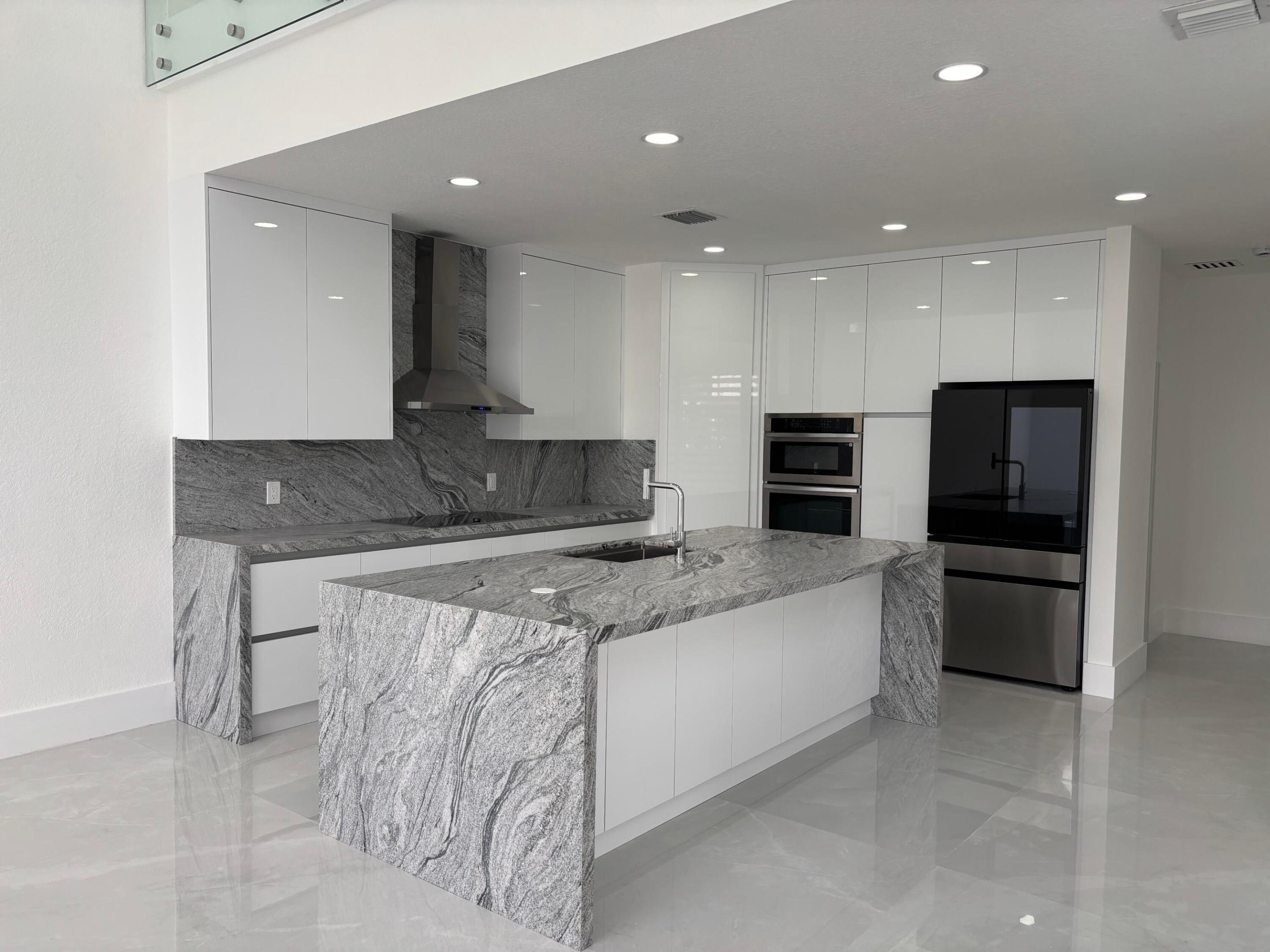 SUNSET LAKES PLAT THREE - Residential