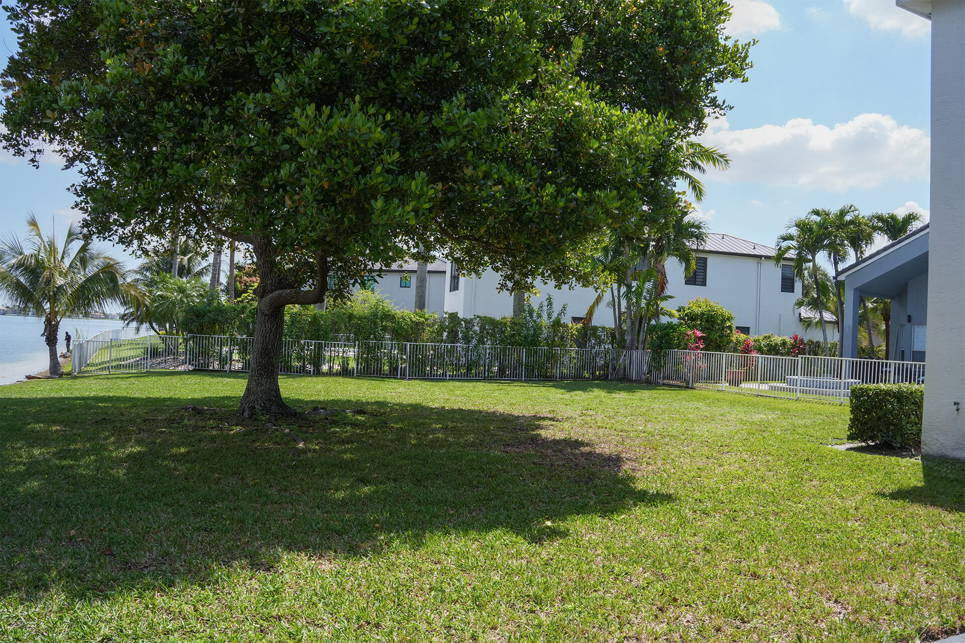 SUNSET LAKES PLAT THREE - Residential