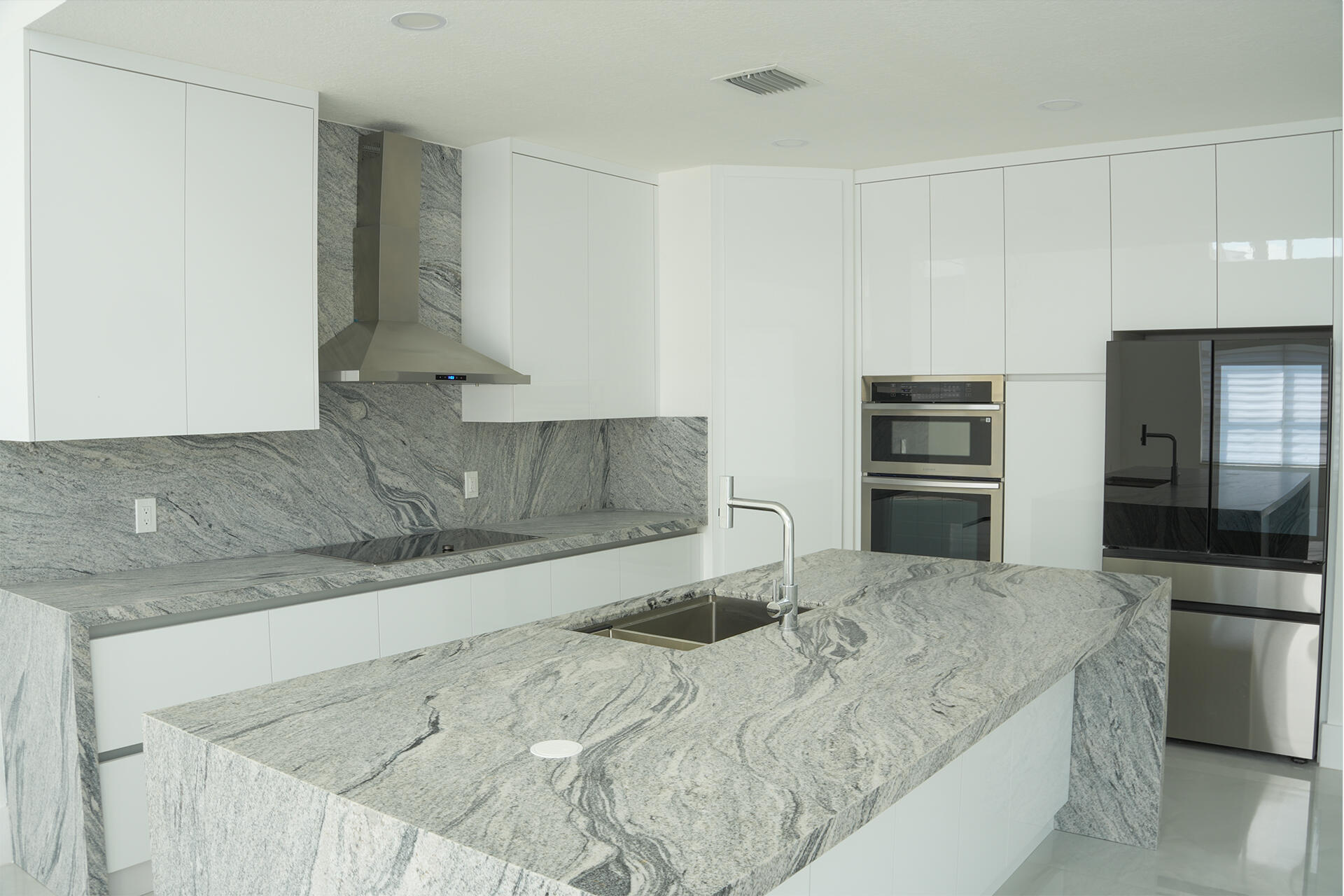 SUNSET LAKES PLAT THREE - Residential