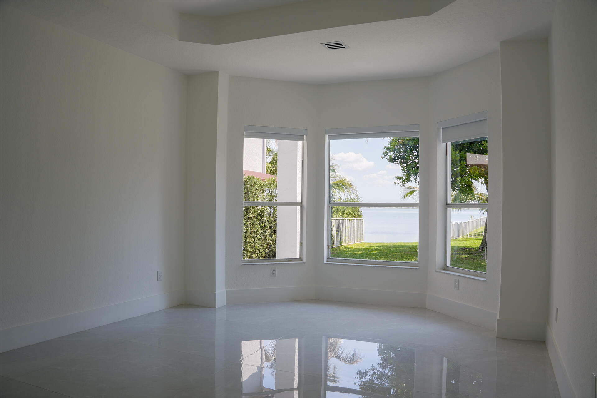 SUNSET LAKES PLAT THREE - Residential