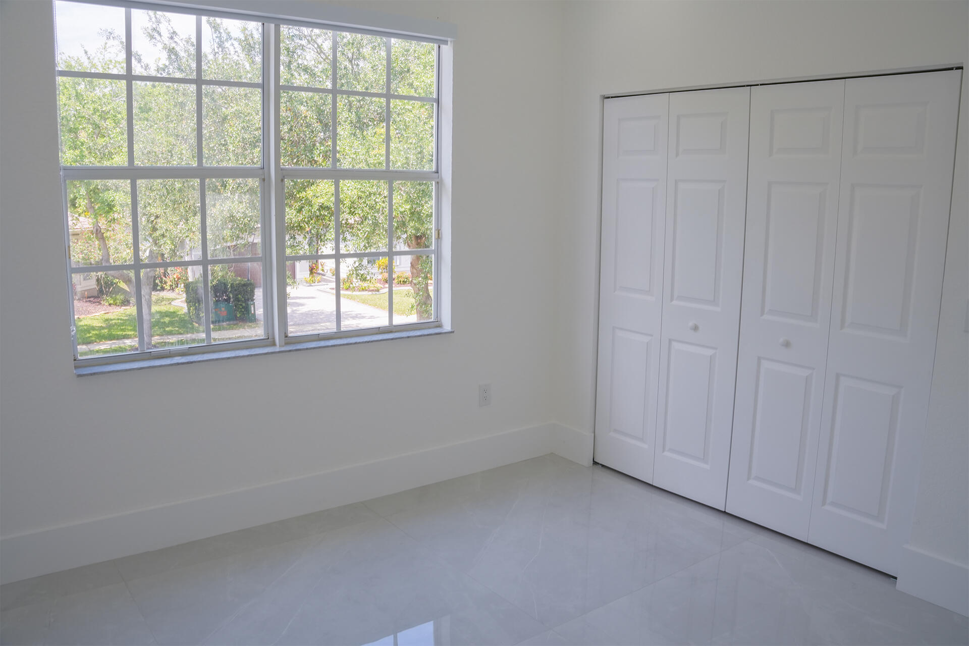 SUNSET LAKES PLAT THREE - Residential