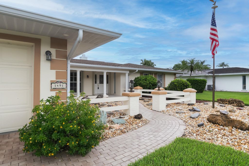 Photo of 1491 SE Sunshine Avenue, Port Saint Lucie, FL 34952 (MLS # R11165320)