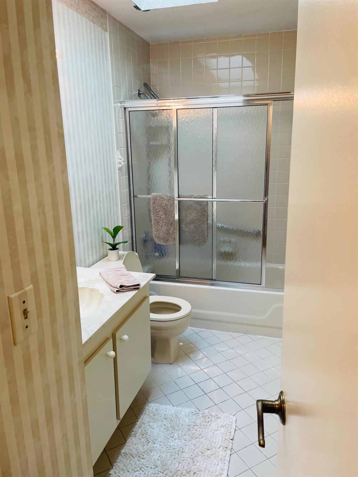 LUCERNE PARK CONDS 1, 1A, - Residential