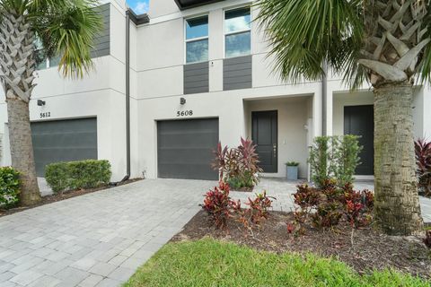 A home in Mangonia Park