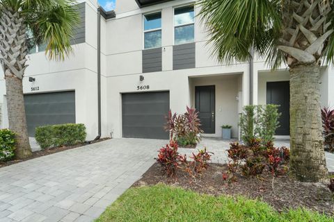 A home in Mangonia Park